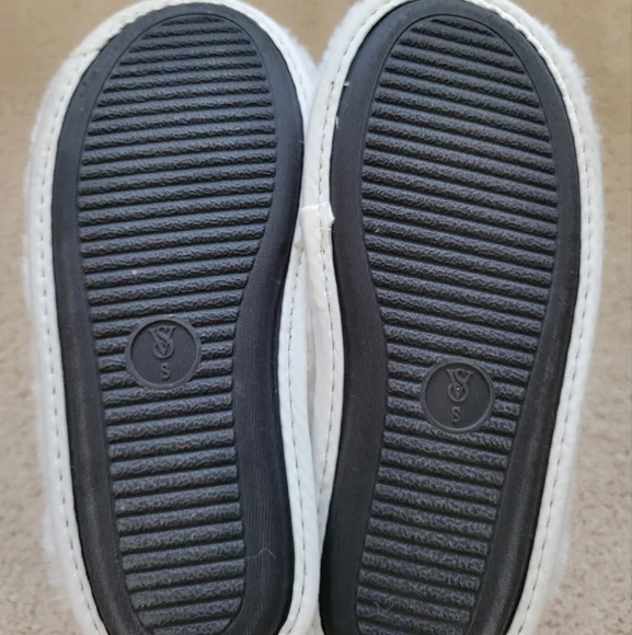 Victorias Secret White Fur Slippers Size Small - Picture 3 of 5